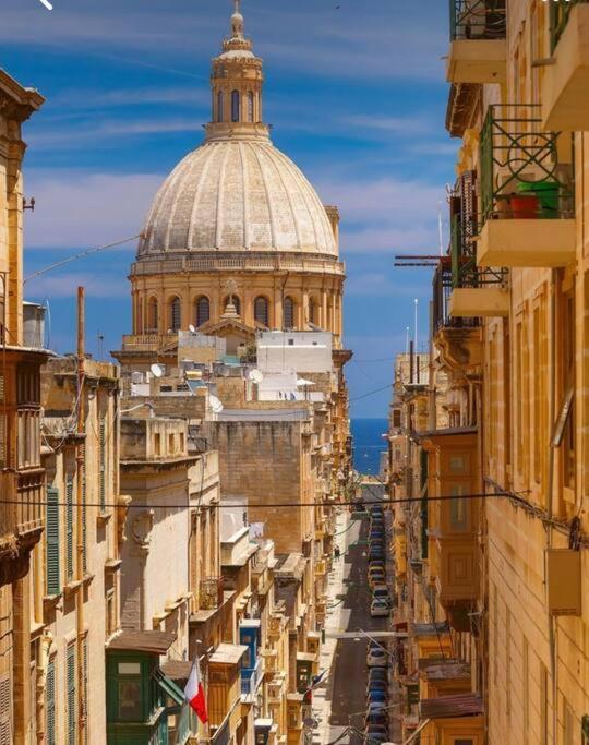 City Penthouse With Roof Terrace And Sea Views فاليتا المظهر الخارجي الصورة